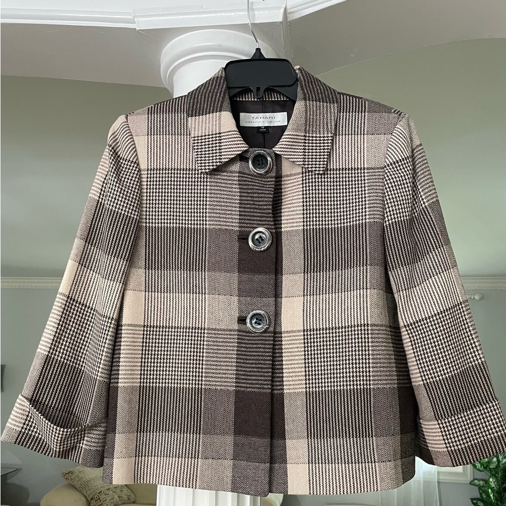 Tahari-Arthur S Levin women’s size 10 Cropped Jacket . Plaid . Cream, Brown,blac